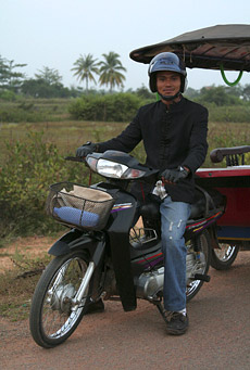 Din, tuk-tuk at Angkor
